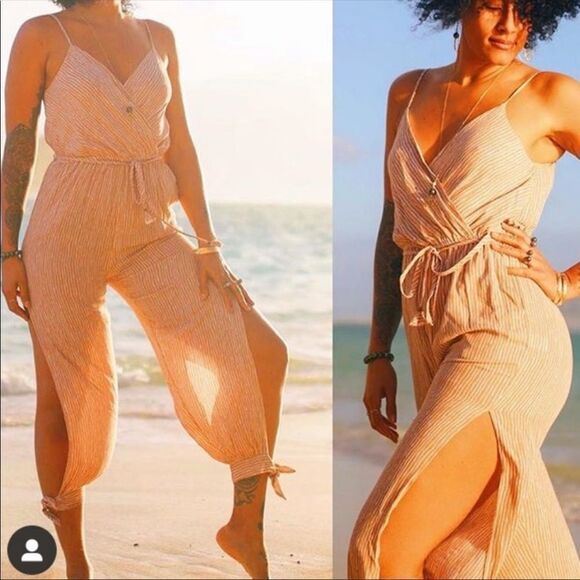 ✨ STRIPED JUMPSUIT ✨ - Picture 1 of 10